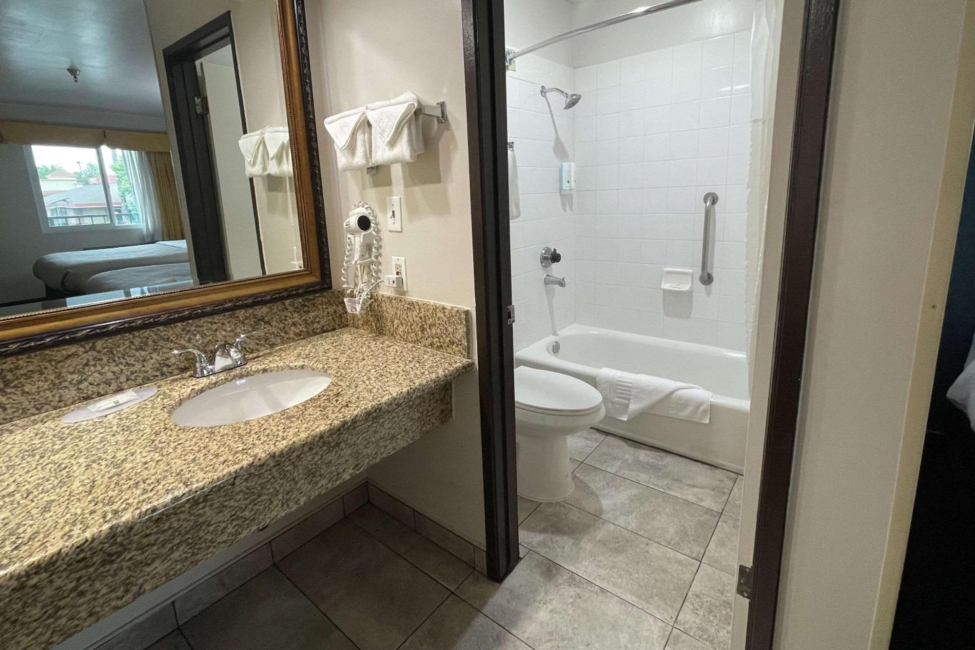 Quality Inn Ontario Airport Convention Center Eksteriør bilde